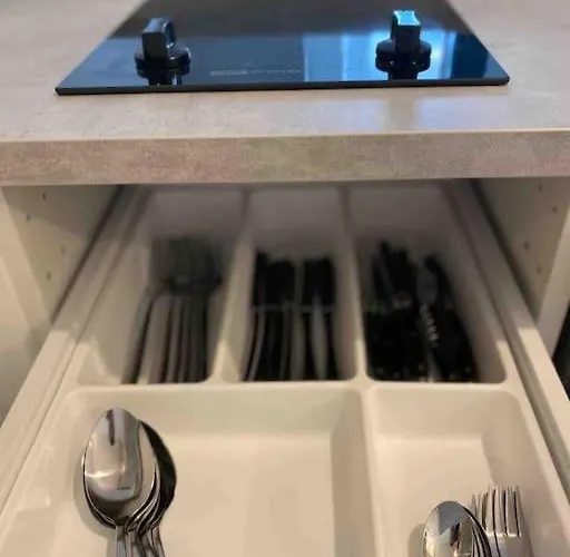 Guepin : Hyper Centre Au Pied Du Tram *